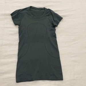 Lululemon Swiftly Short Sleeve in Green Size 6
